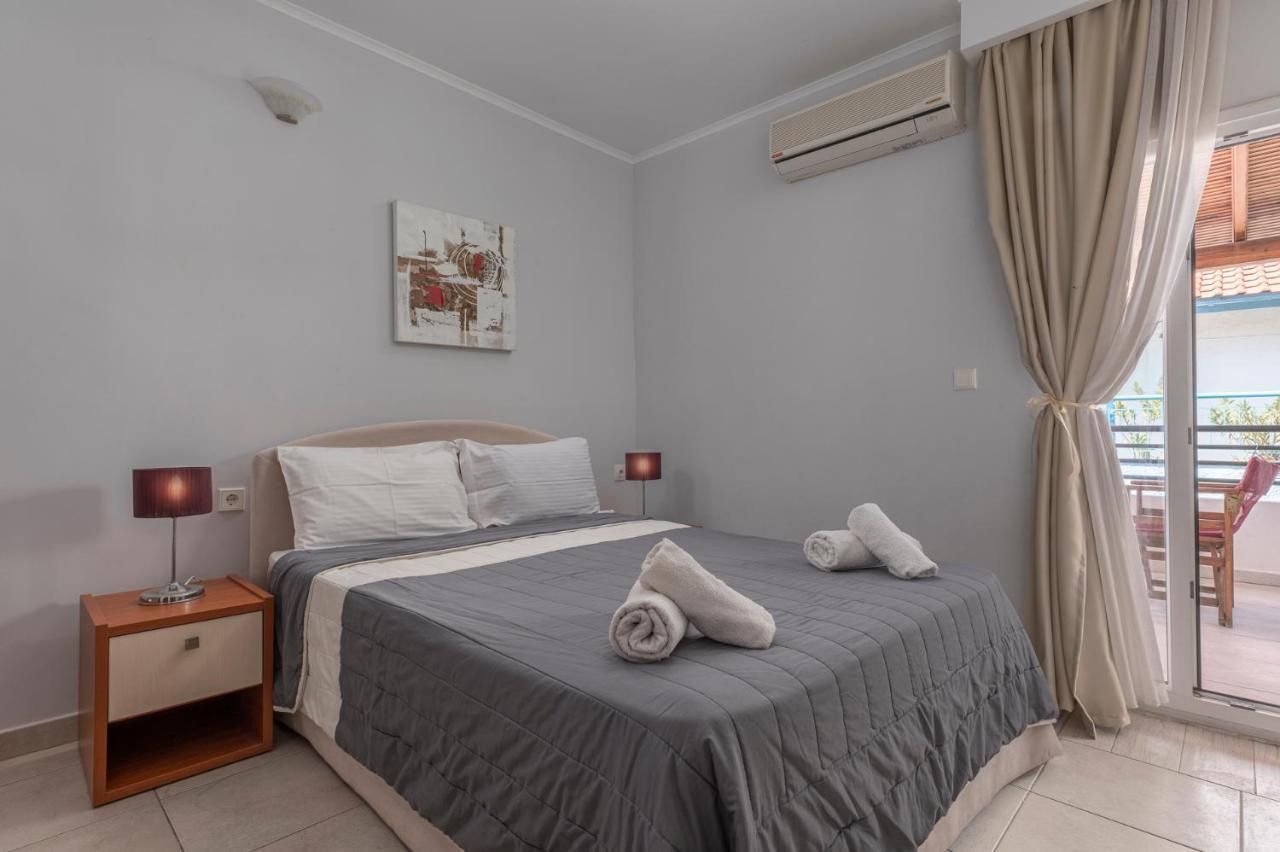 Adonis Hotel Pefkochori Room photo