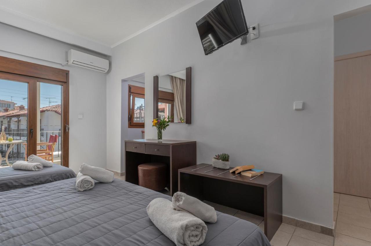 Adonis Hotel Pefkochori Exterior photo