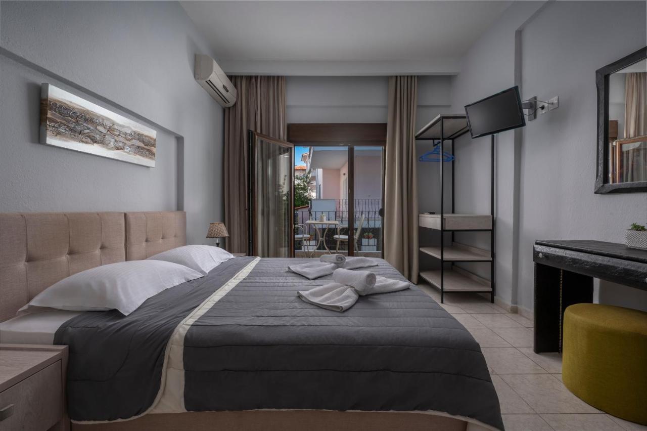 Adonis Hotel Pefkochori Exterior photo