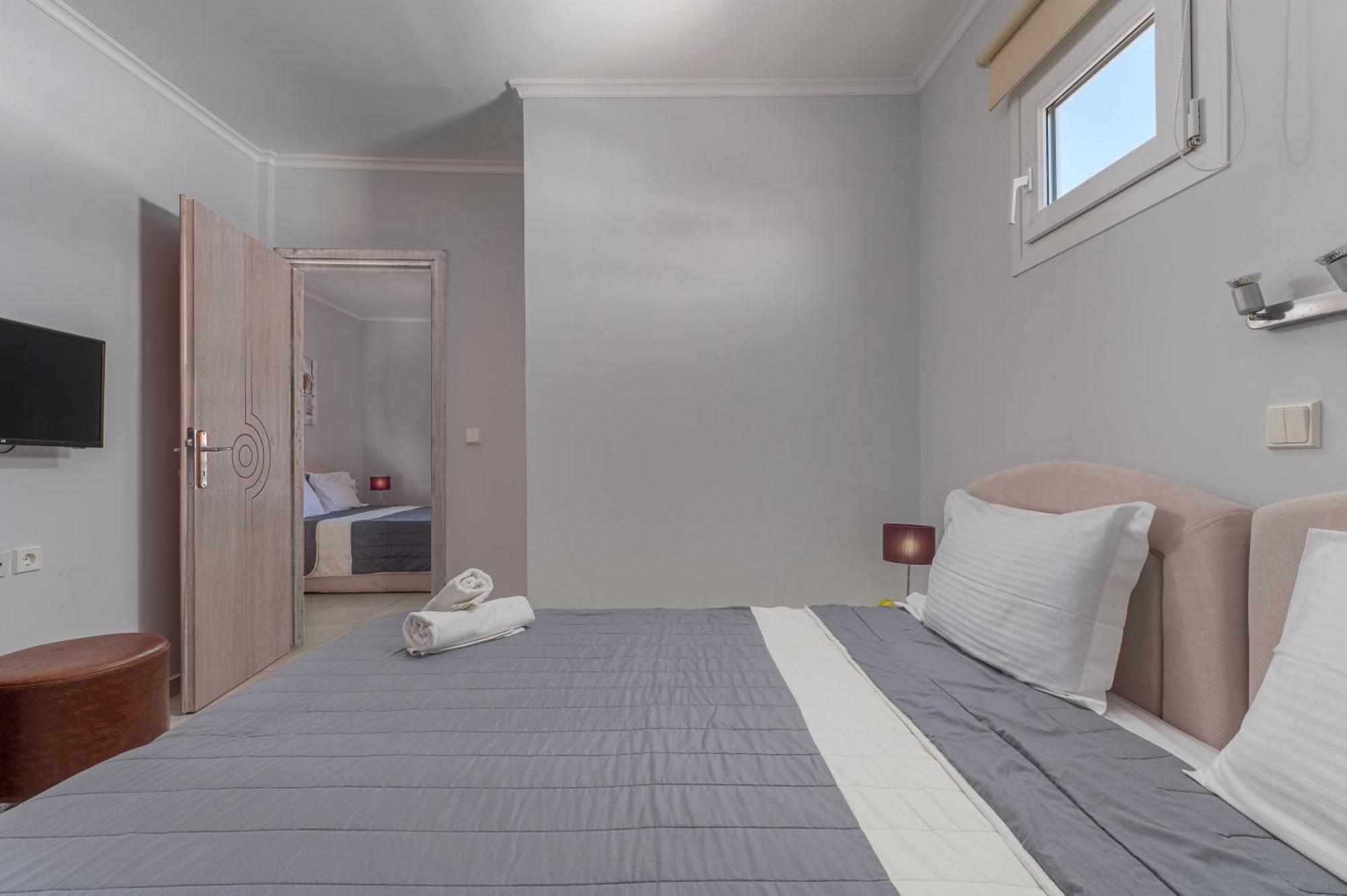 Adonis Hotel Pefkochori Room photo