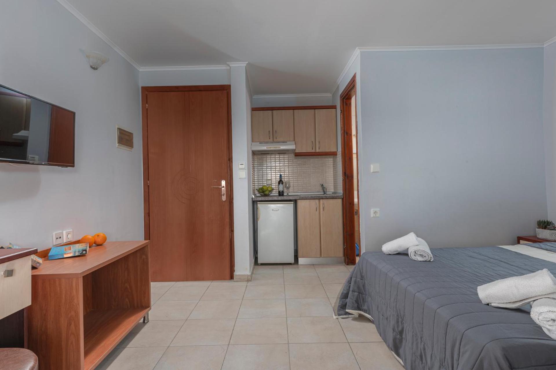 Adonis Hotel Pefkochori Room photo