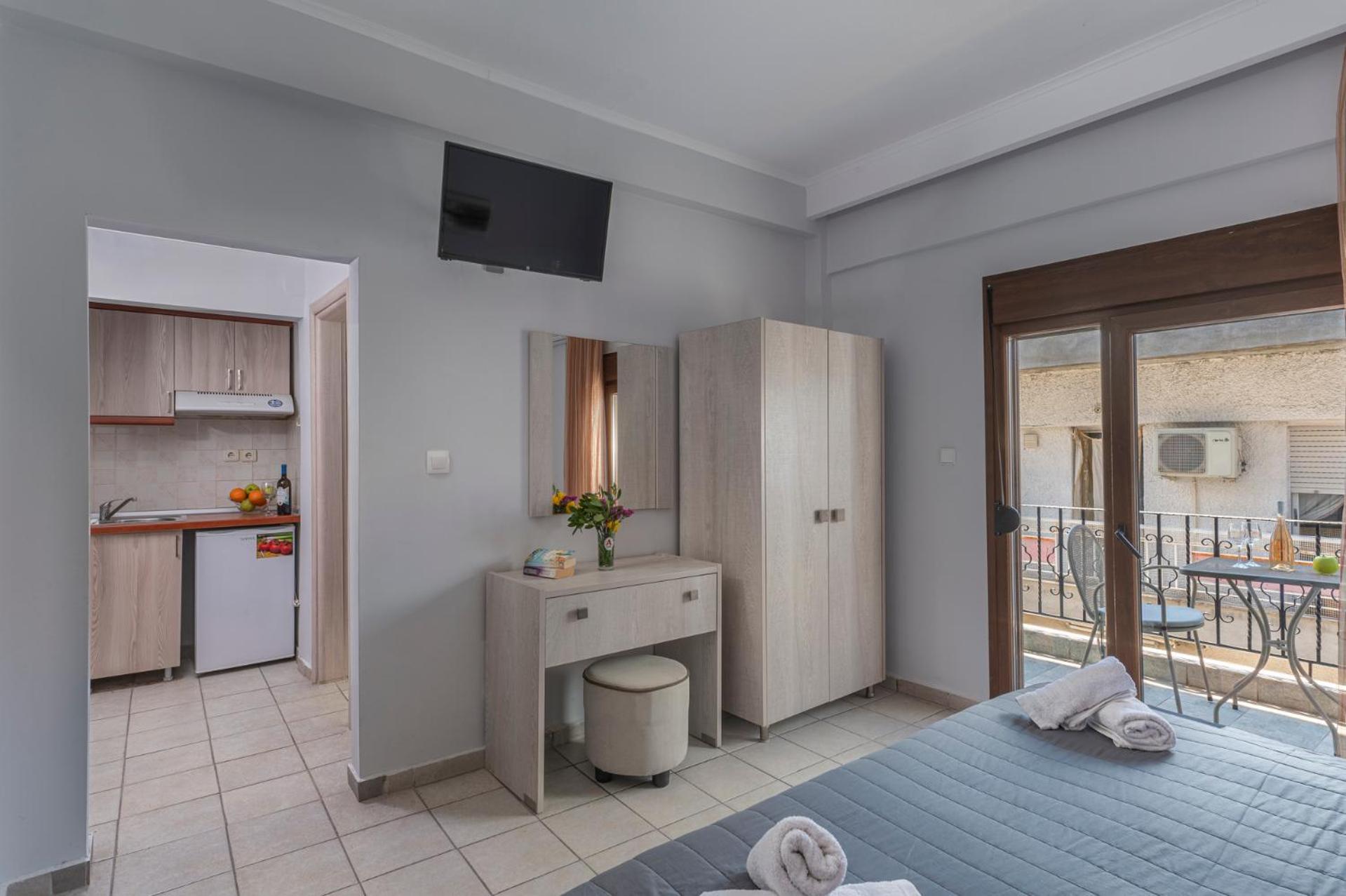 Adonis Hotel Pefkochori Room photo