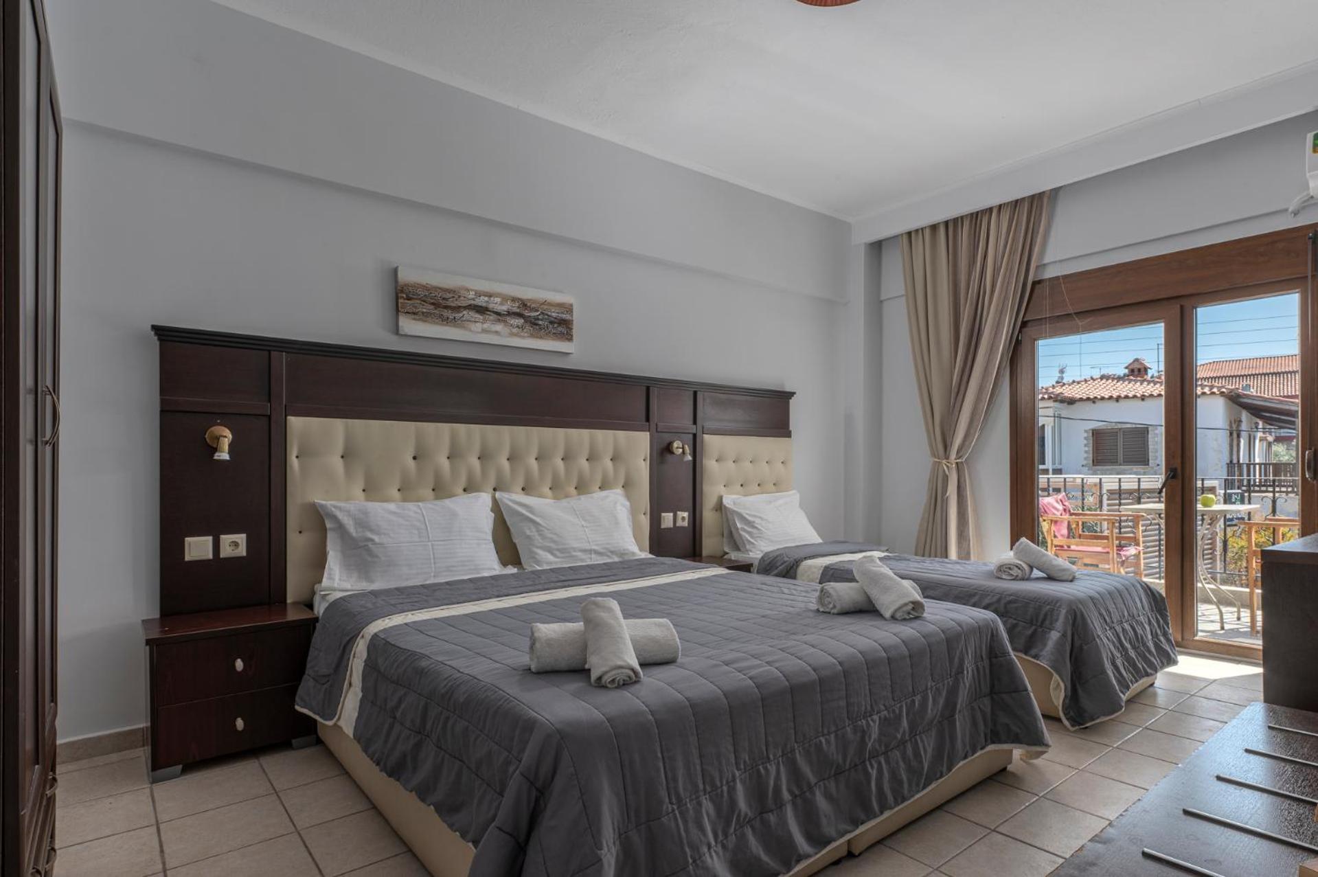 Adonis Hotel Pefkochori Room photo